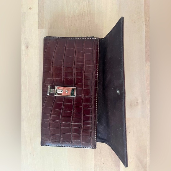 iz Claiborne Trifold Wallet – Dark Brown Croc Embossed - Picture 4 of 6